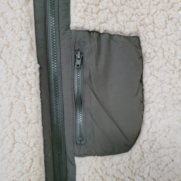 FINAL OFFER🔥 Reversible Sherpa Winter Coat - Picture 11 of 14